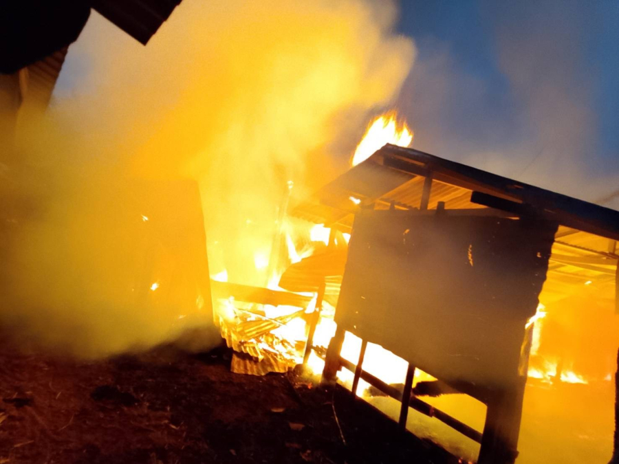 เกิดเหตุไฟไหม้โรงเรือนเก็บพืชผลการเกษตร/คอกสัตว์ของชาวบ้านโนนเค็ง หมู่ที่ 7