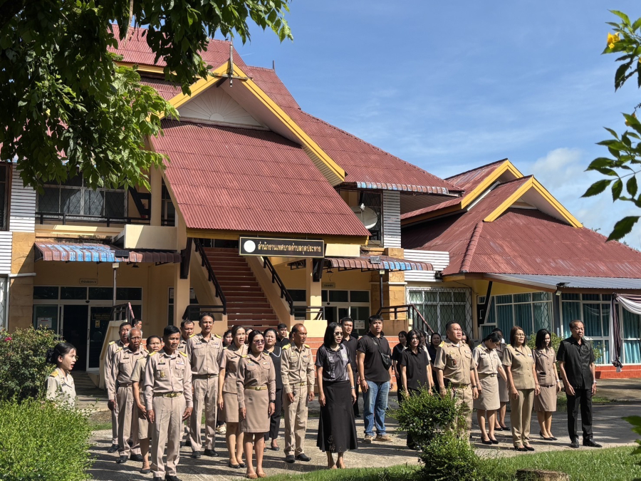 กิจกรรมเข้าแถวเคารพธงชาติ สวดมนต์ไหว้พระ