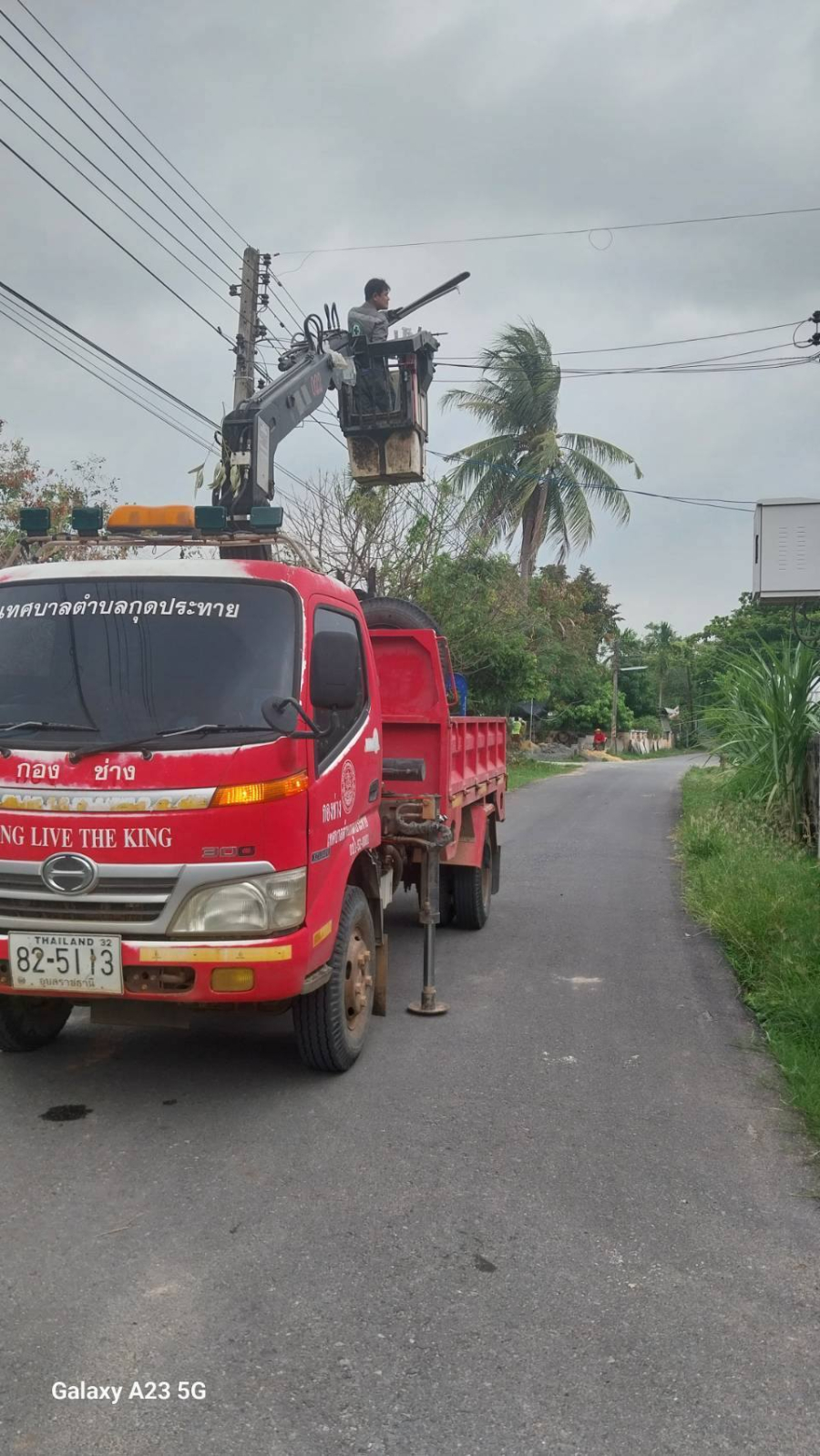 ซ่อมไฟฟ้าสาธารณะในหมู่บ้านนาทุ่ง หมู่ที่ 3 และบ้านทุ่งแสงตะวัน หมู่ที่ 18